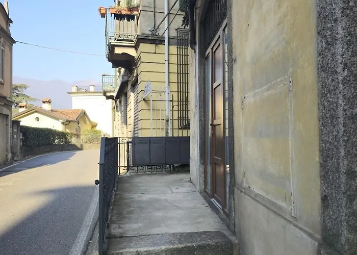 Relaxing At דירה