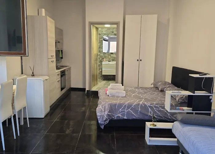 Relaxing At דירה